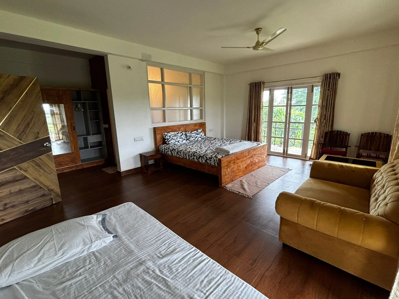 hotel-img
